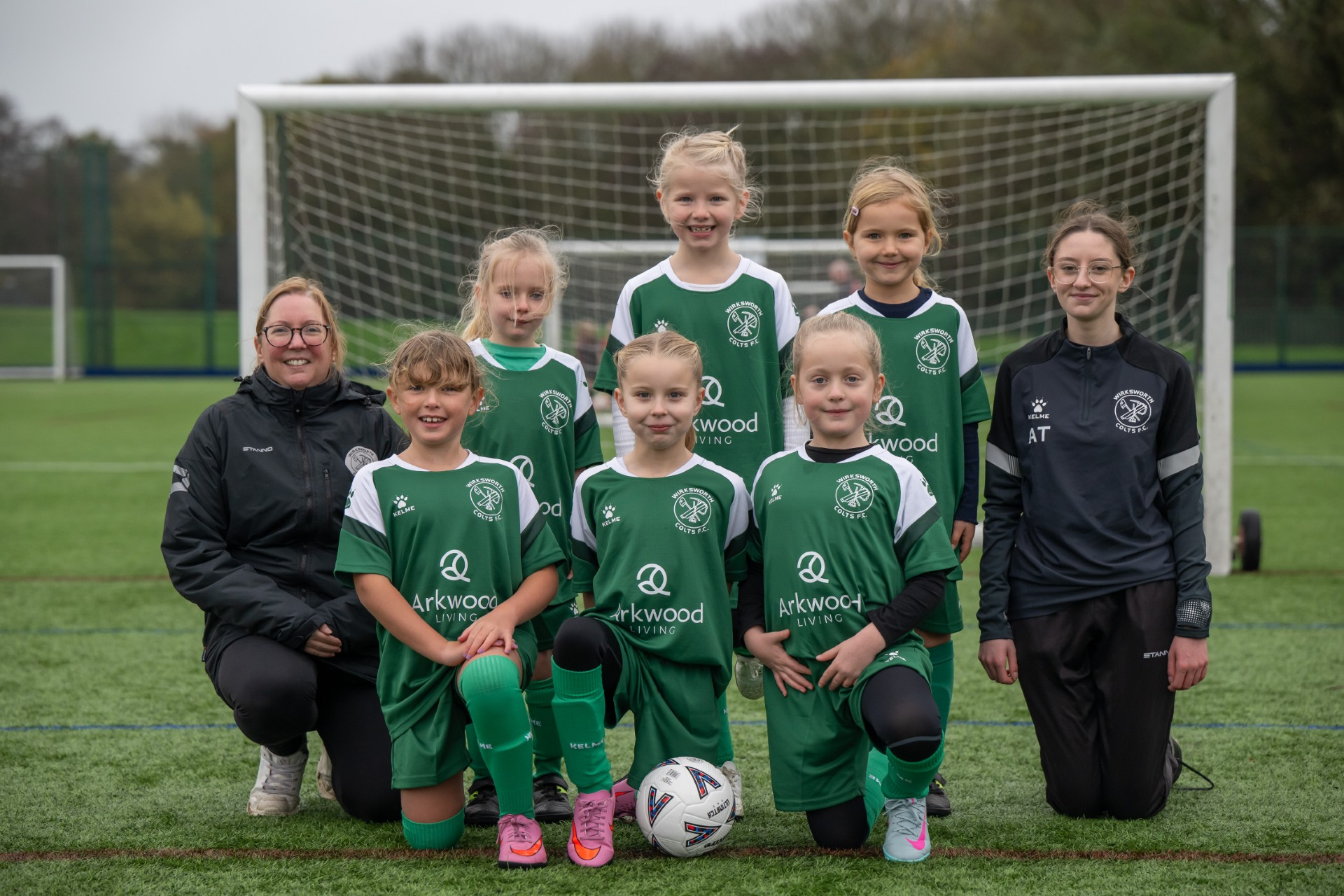Local housebuilder Arkwood Living has donated brand new match kits to Wirksworth Colts FC’s U8 Girls team